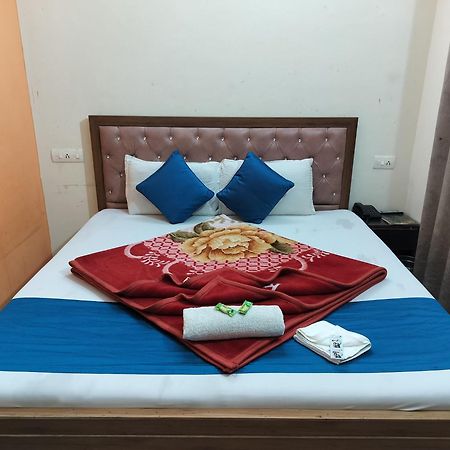 Hotel Holiday Inn Paradise Chandīgarh Exteriör bild