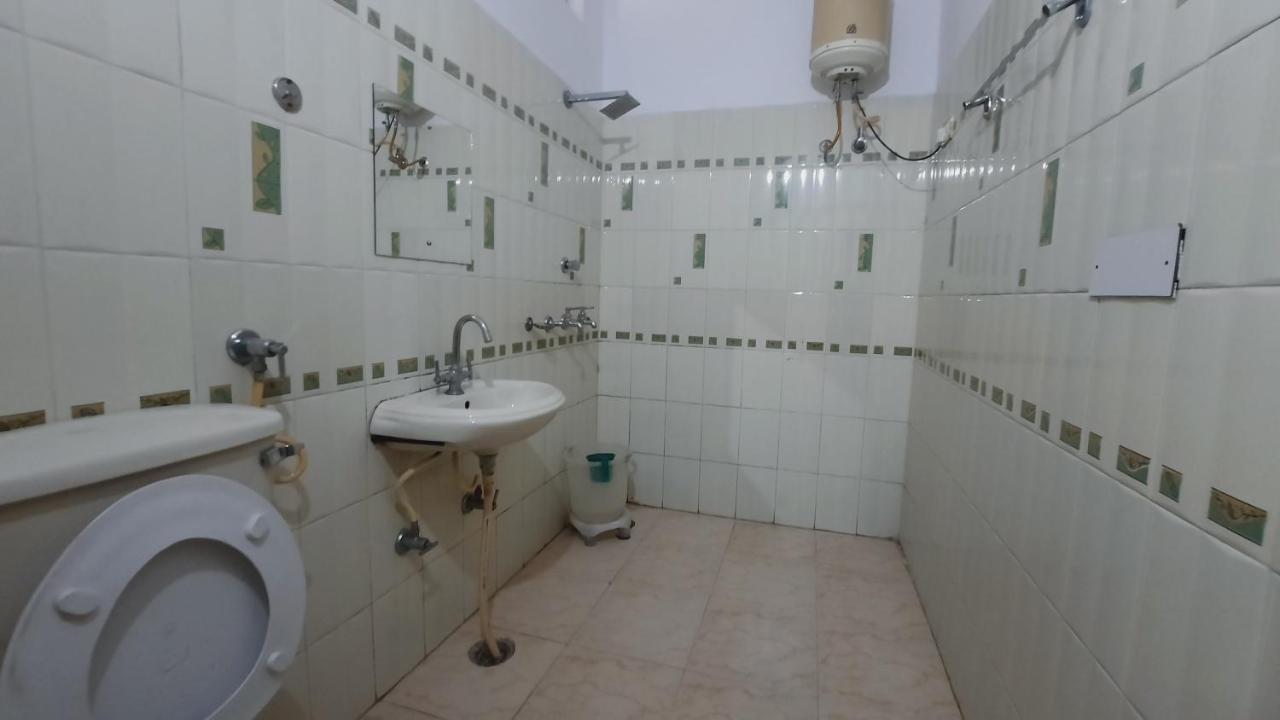 Hotel Holiday Inn Paradise Chandīgarh Exteriör bild