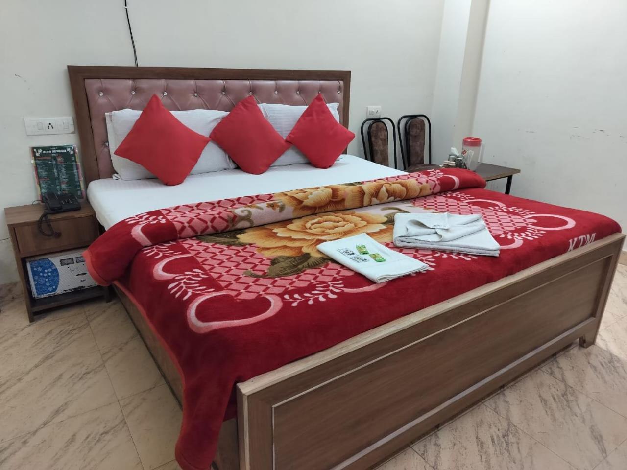 Hotel Holiday Inn Paradise Chandīgarh Exteriör bild