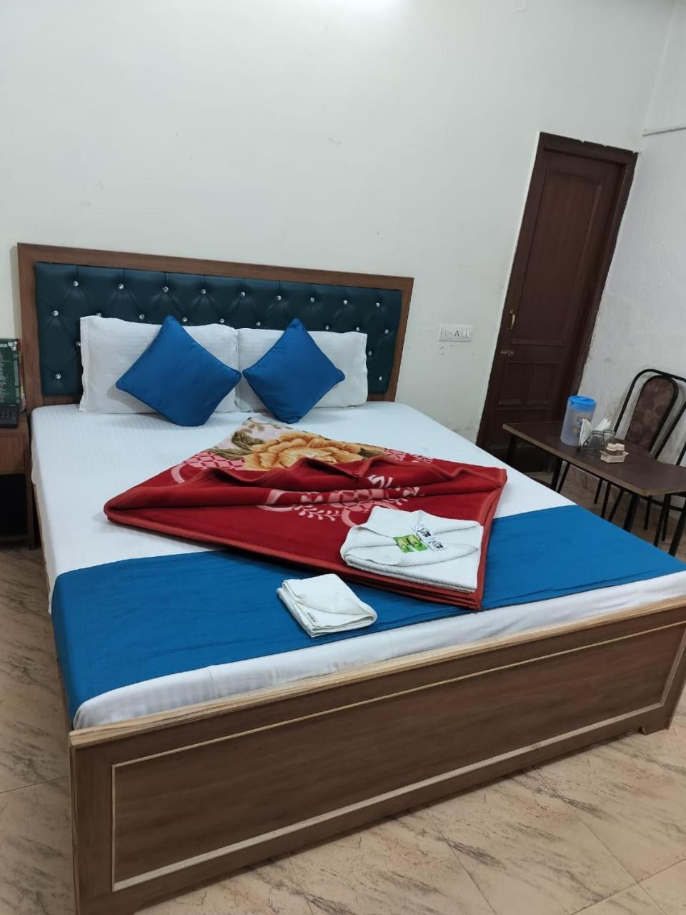 Hotel Holiday Inn Paradise Chandīgarh Exteriör bild