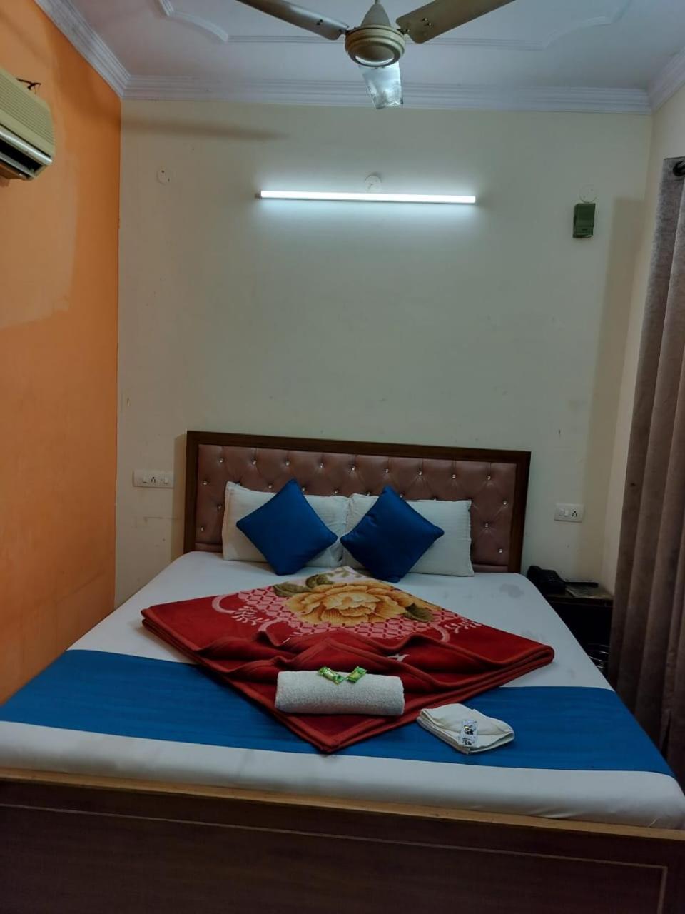 Hotel Holiday Inn Paradise Chandīgarh Exteriör bild