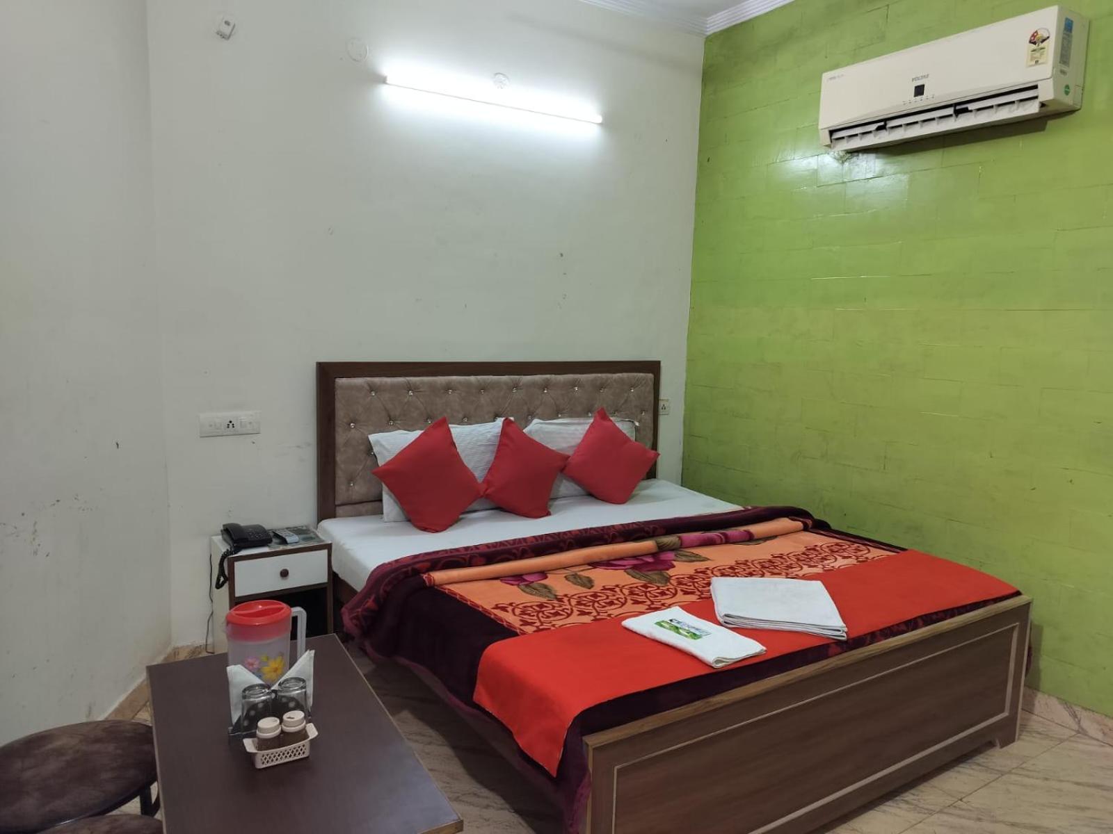 Hotel Holiday Inn Paradise Chandīgarh Exteriör bild