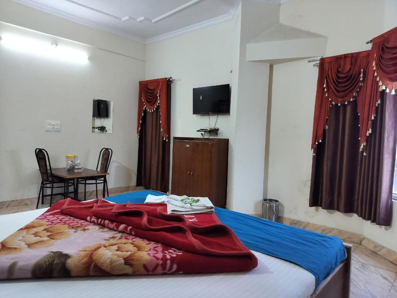 Hotel Holiday Inn Paradise Chandīgarh Exteriör bild