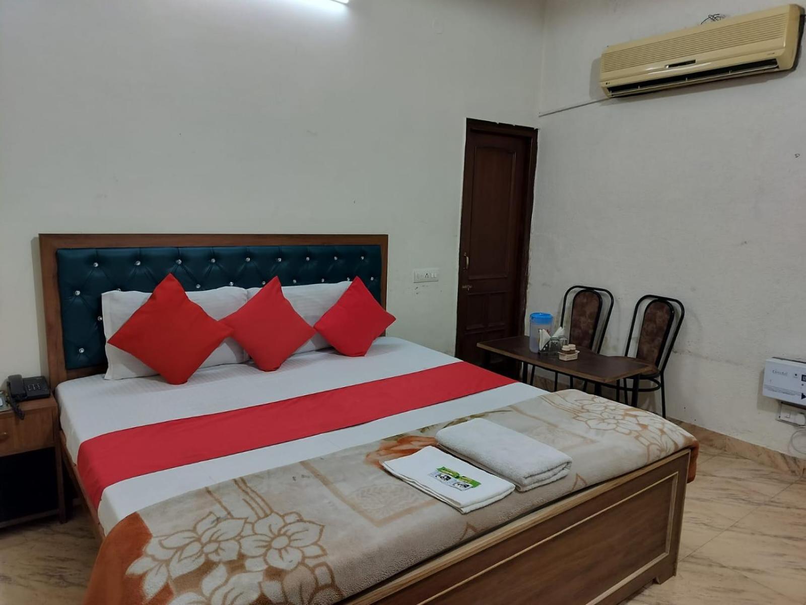 Hotel Holiday Inn Paradise Chandīgarh Exteriör bild