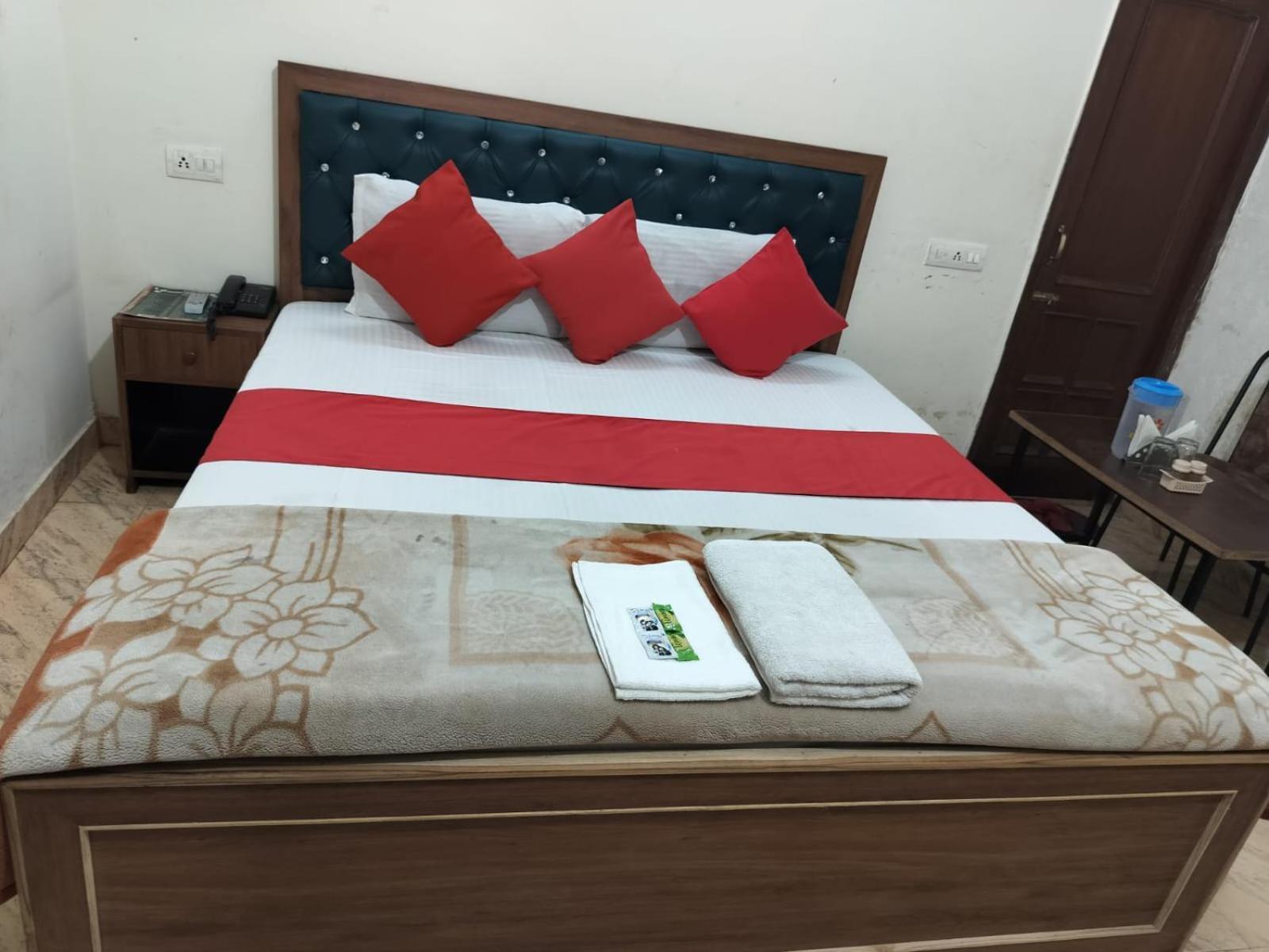Hotel Holiday Inn Paradise Chandīgarh Exteriör bild