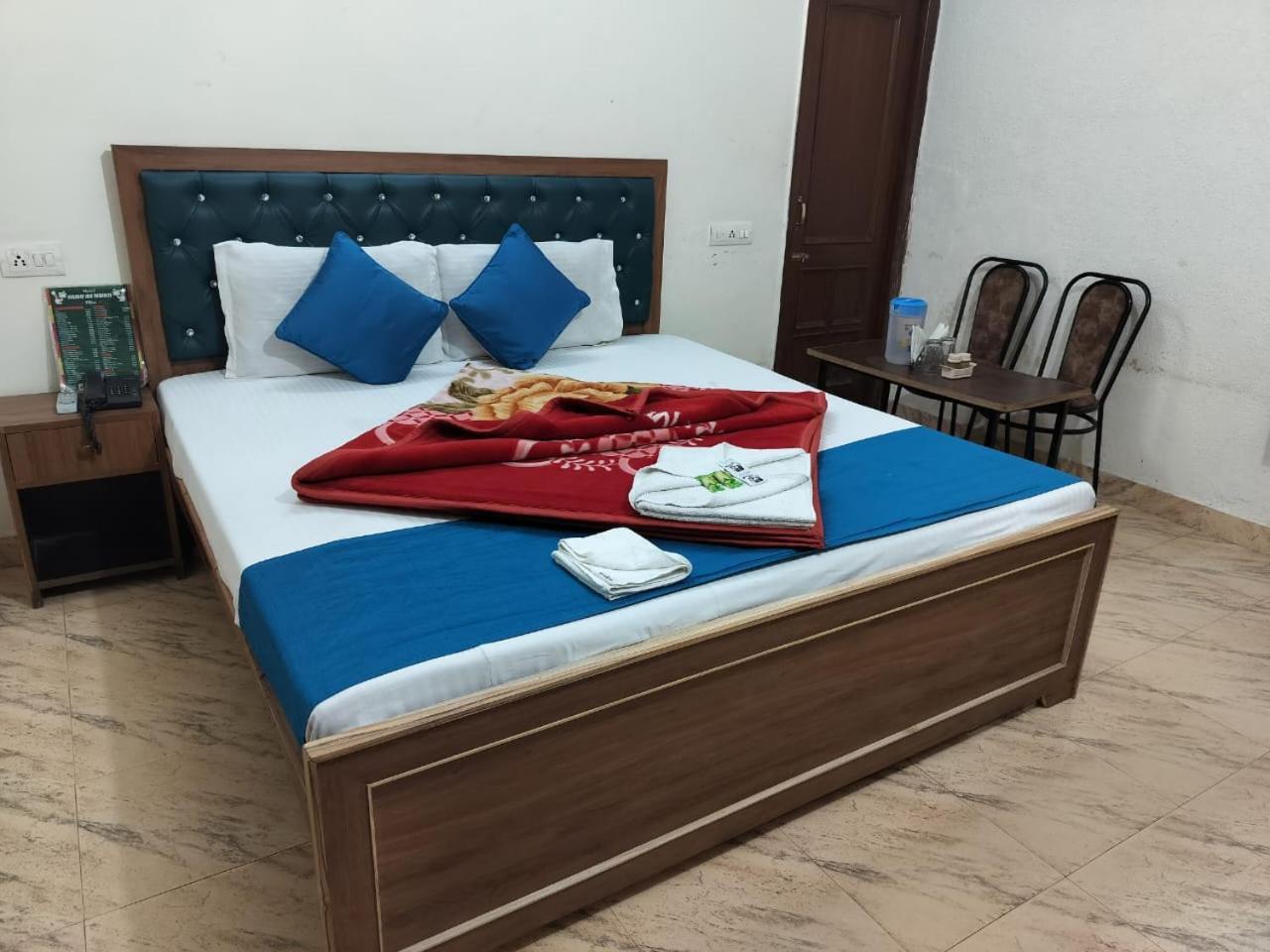 Hotel Holiday Inn Paradise Chandīgarh Exteriör bild