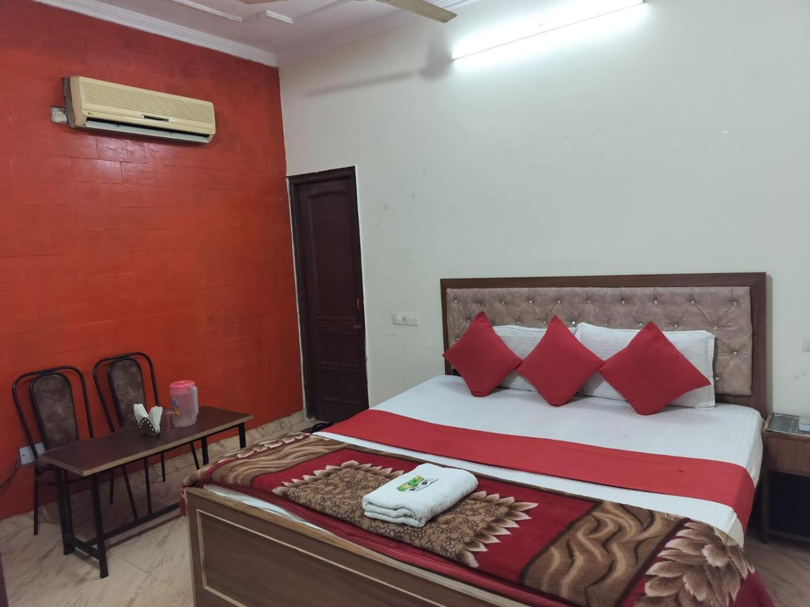 Hotel Holiday Inn Paradise Chandīgarh Exteriör bild