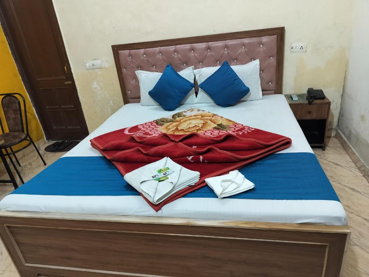 Hotel Holiday Inn Paradise Chandīgarh Exteriör bild