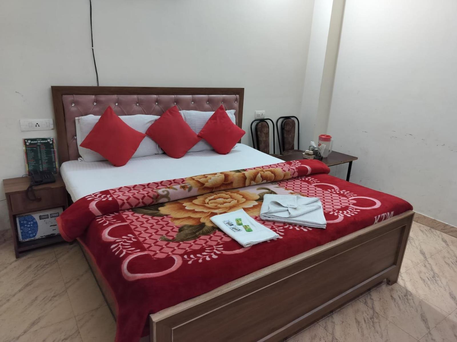 Hotel Holiday Inn Paradise Chandīgarh Exteriör bild