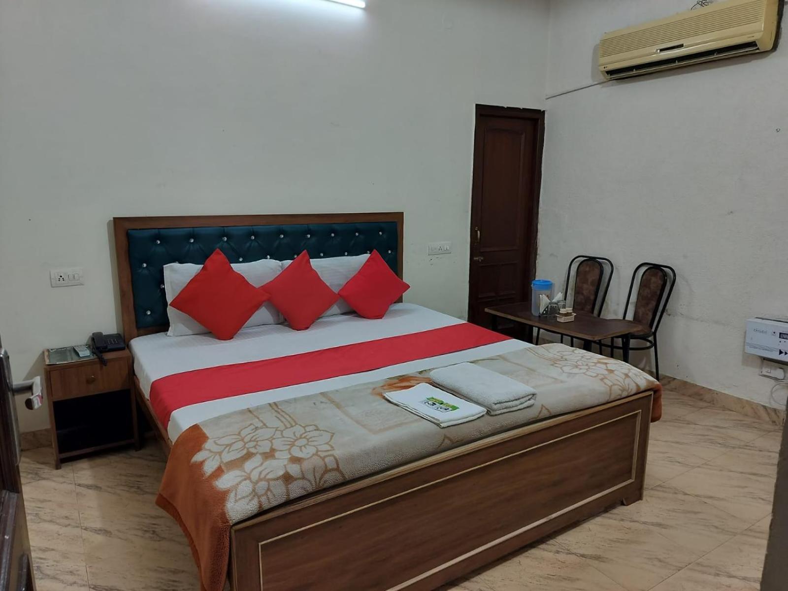 Hotel Holiday Inn Paradise Chandīgarh Exteriör bild