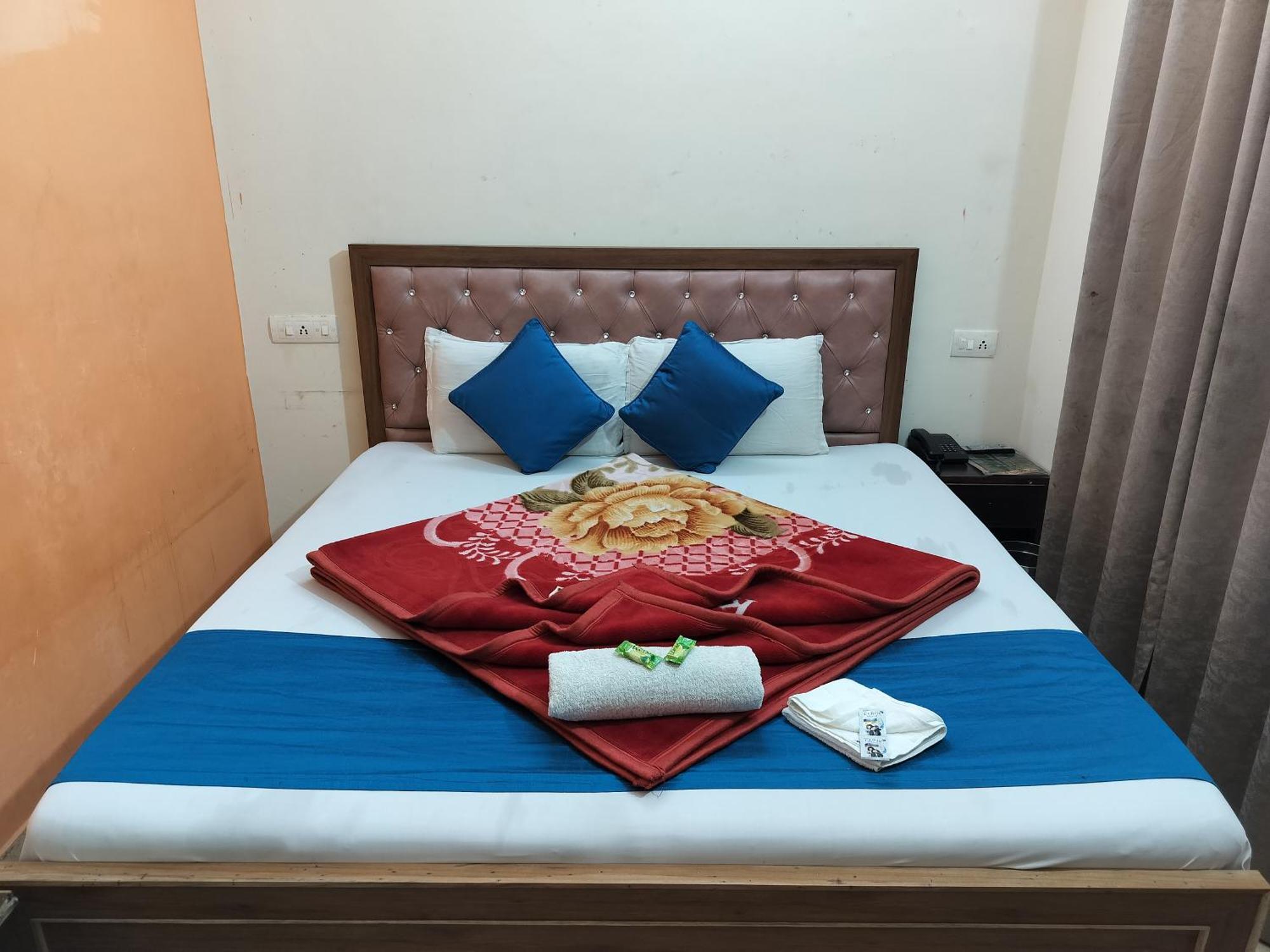 Hotel Holiday Inn Paradise Chandīgarh Exteriör bild