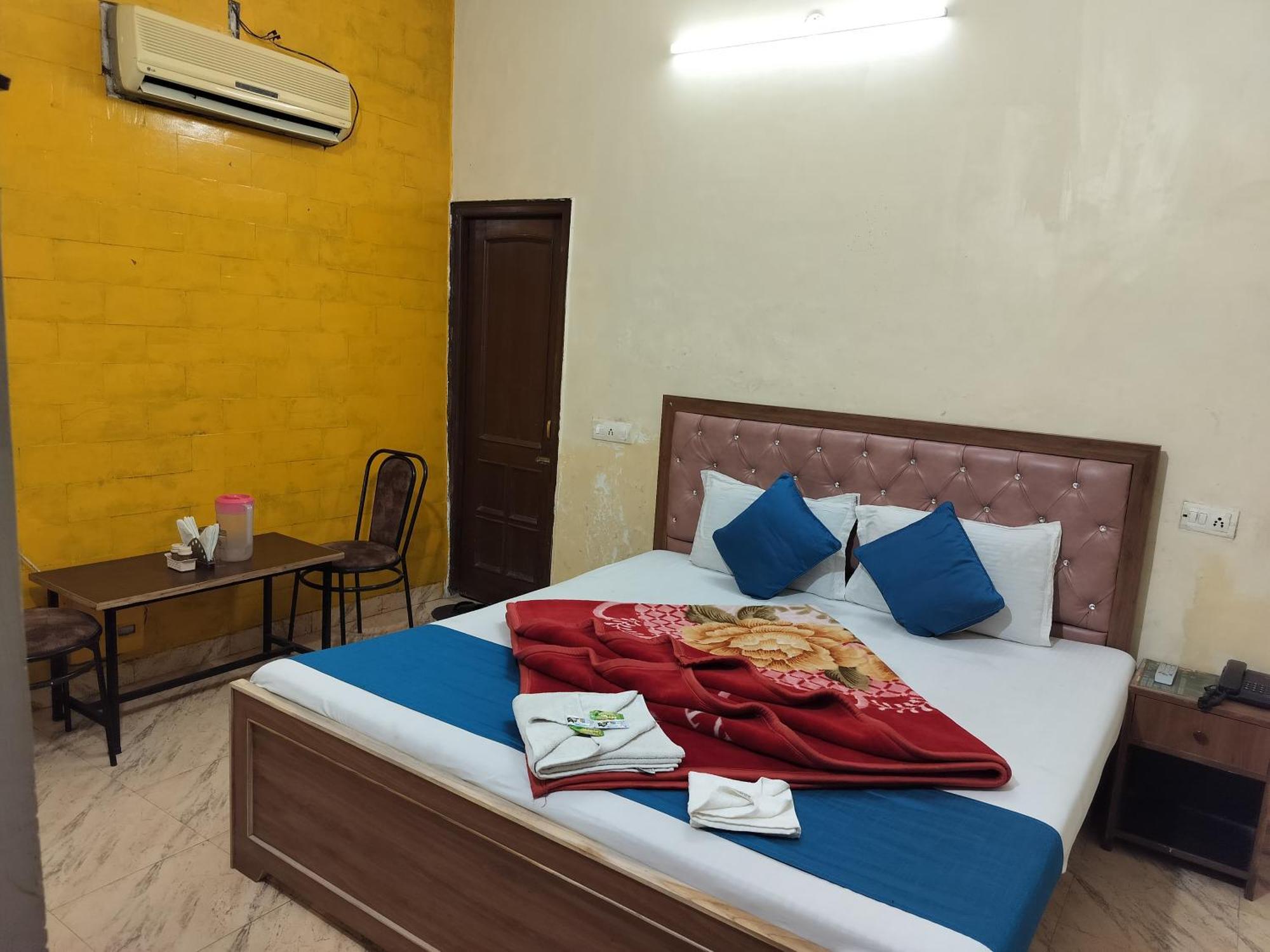 Hotel Holiday Inn Paradise Chandīgarh Exteriör bild