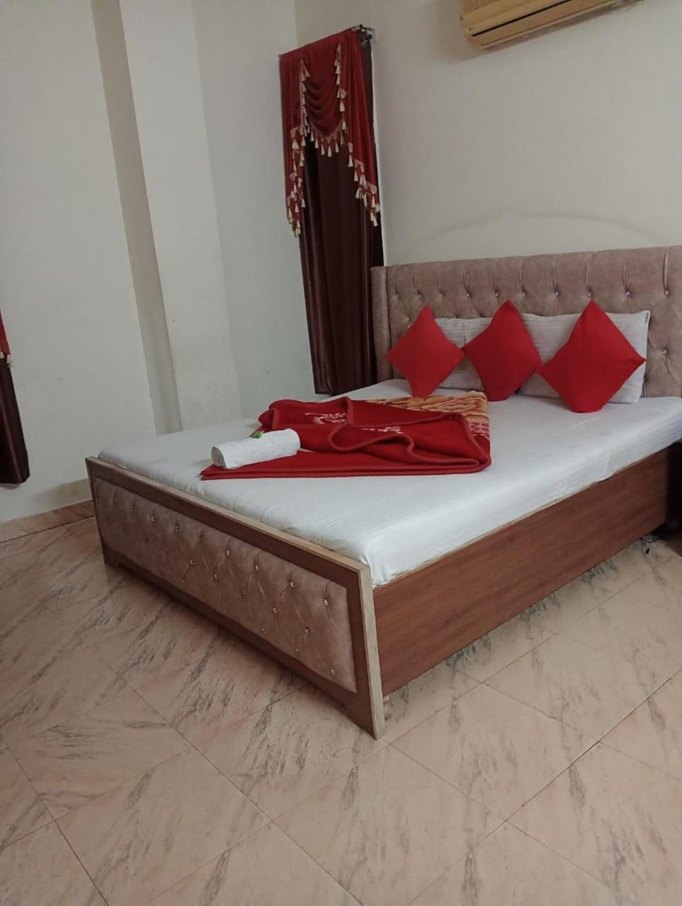 Hotel Holiday Inn Paradise Chandīgarh Exteriör bild